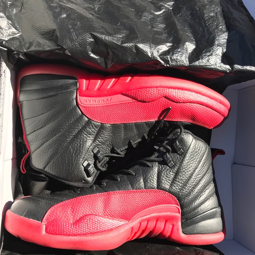 AIR JORDAN 12 (SIZE 11)